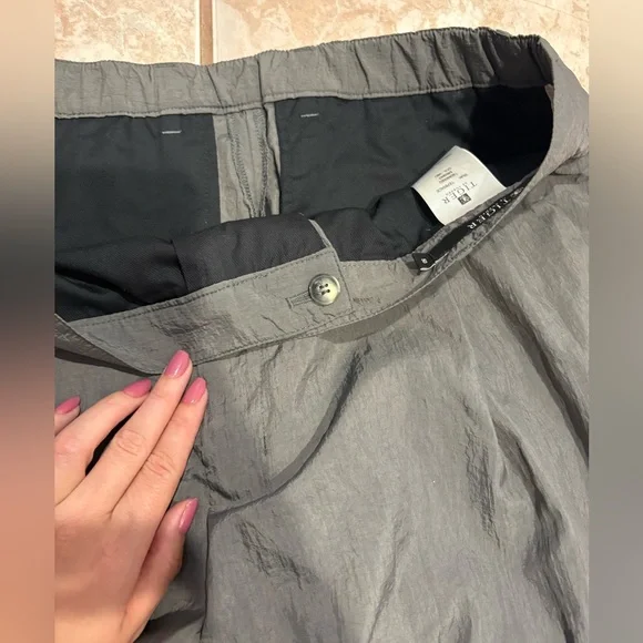 tiger of sweden lightweight pleated terrace jogger trousers - Picture 4 of 6